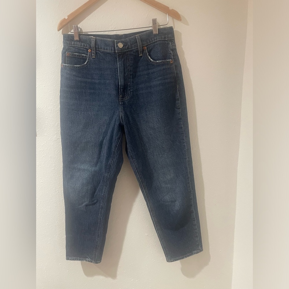 GAP Mom Jean Hi Rise slight distressing. EUC No flaws